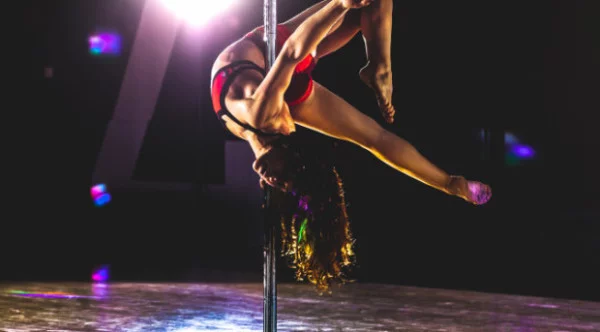 figure de pole dance niveau intermediaire